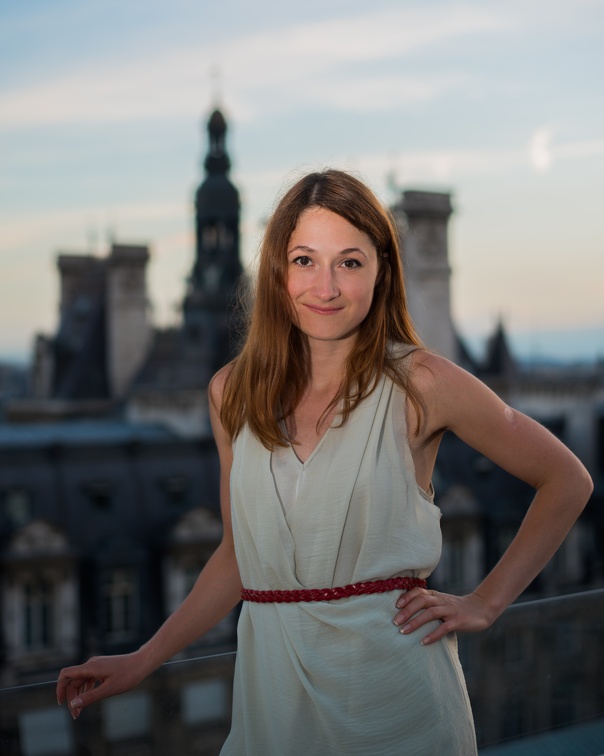 Ania - Rooftop over Hôtel de Ville (4307 visites) Portraits | Paris