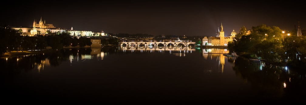 Charles Bridge by night (4768 visites) Prague, Czech Republic