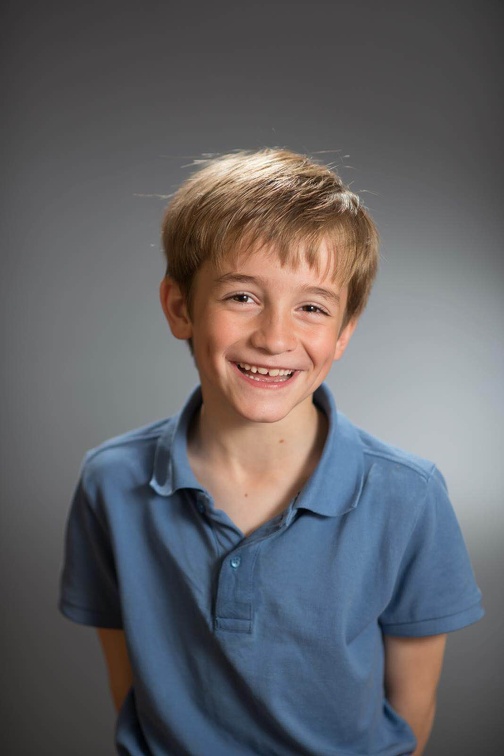 Little boy smiling (2920 visites) Studio portrait