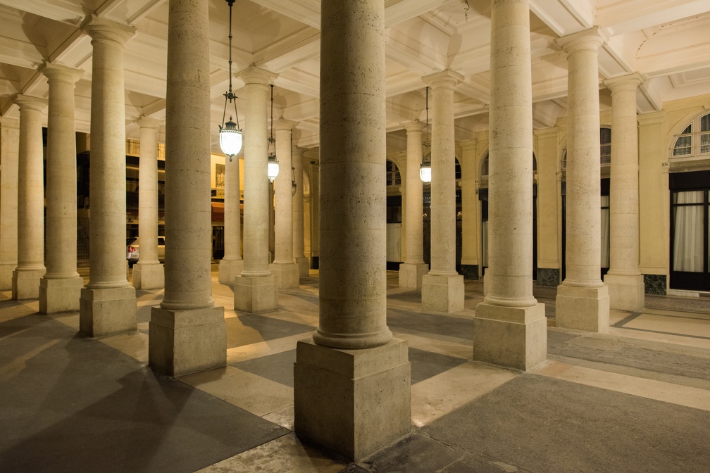 Palais Royal : columns (4324 visites) Paris by night