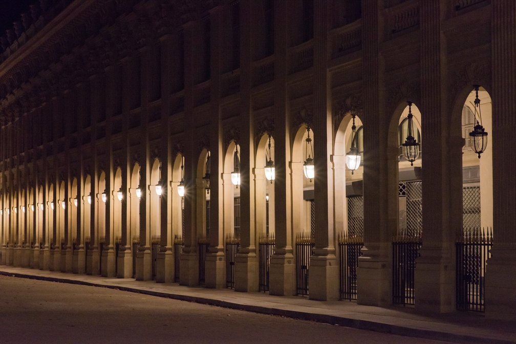 Palais Royal : north archway (4216 visites) Paris by night