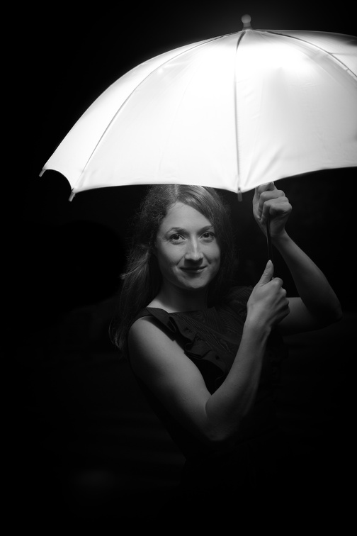 Ania - Umbrella B&W (4379 visites) Portrait | Black & White