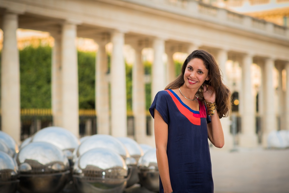 Audrey - Palais Royal fountain (36 visites) Portrait | Paris