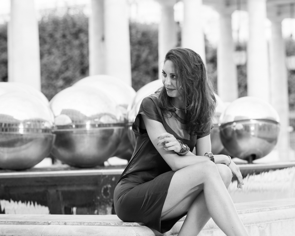 Audrey - Palais Royal fountain B&W (42 visites) Portrait | Paris | Black & White