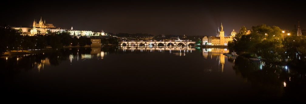 Charles Bridge by night (4746 visites) Prague, Czech Republic