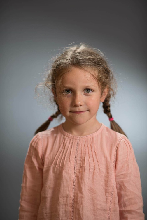 Little girl (2251 visits) Studio portrait