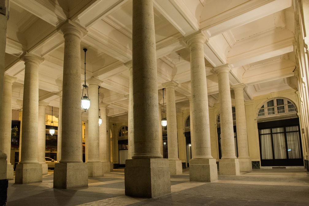 Palais Royal : columns (5928 visites) Paris by night