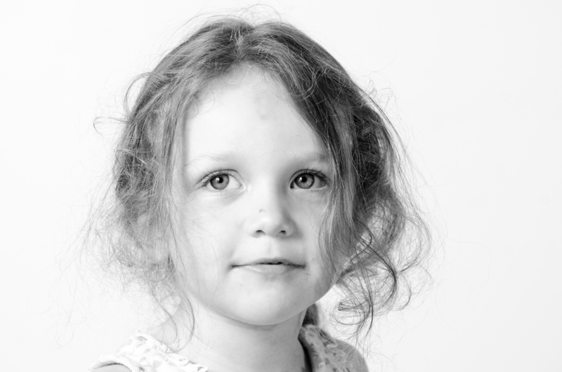Little girl (3170 visits) B&W Portrait